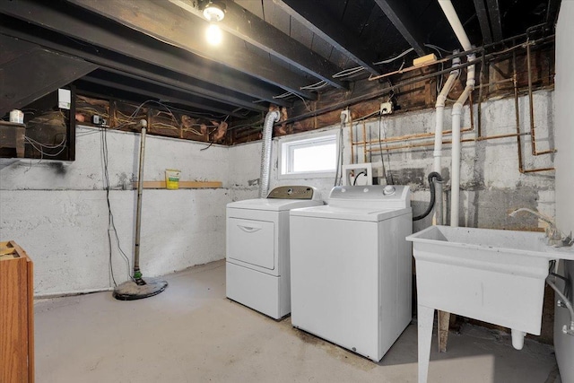 washroom with washing machine and dryer