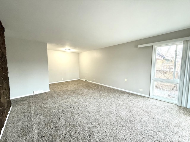 unfurnished room with carpet