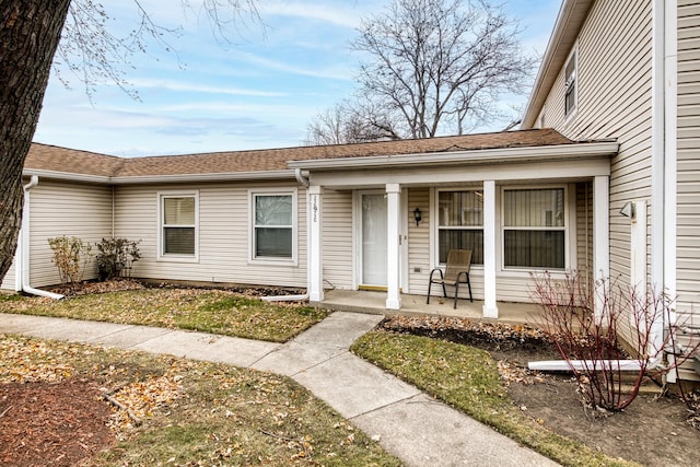 view of front of property featuring covered porch