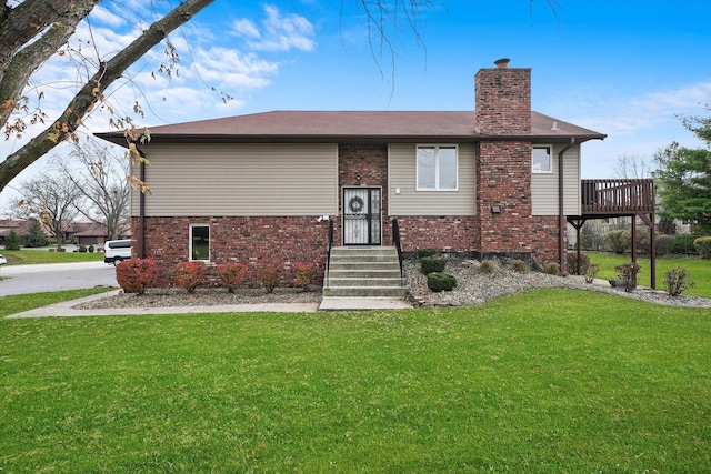 view of front of home featuring a front lawn