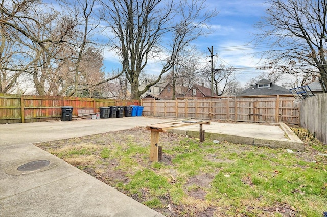 view of yard featuring a patio