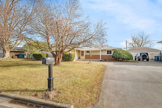 ranch-style house featuring a front lawn