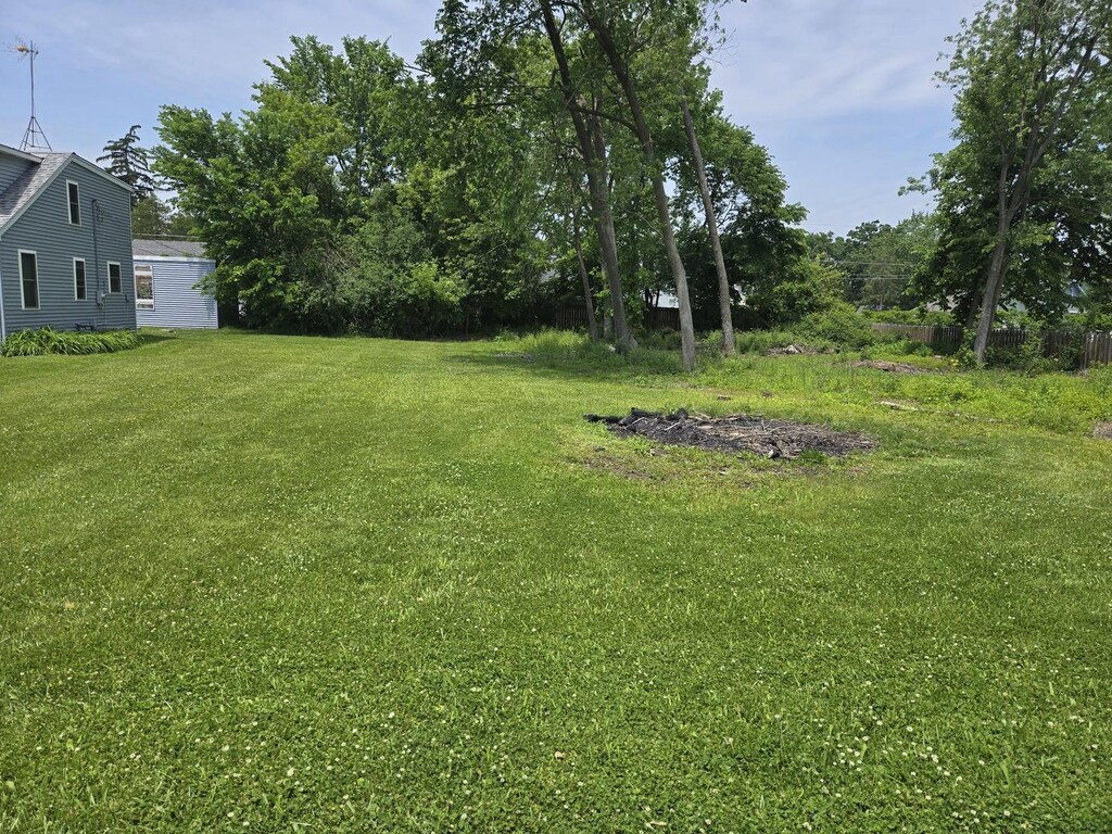 42644 N Lake Dr, Antioch, IL 60002 - photo 1