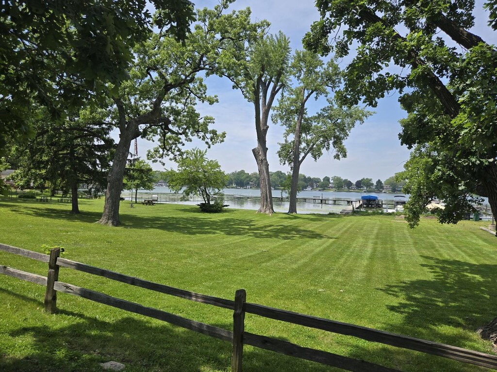 42644 N Lake Dr, Antioch, IL 60002 - photo 2