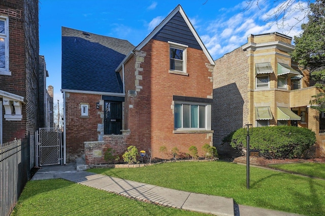 view of front of home featuring a front lawn