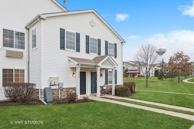 view of front of home featuring a front lawn