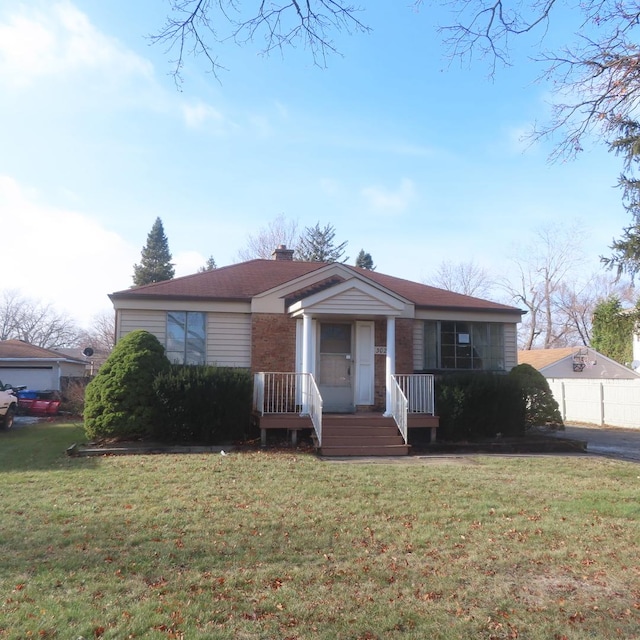 view of front of house featuring a front lawn