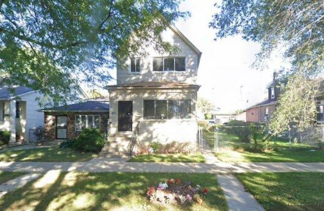 view of front facade with a front lawn