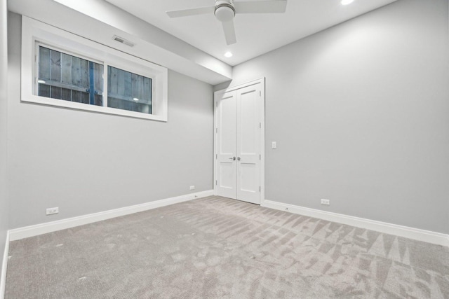 unfurnished room featuring ceiling fan and light colored carpet