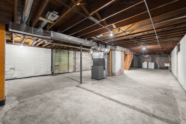 basement with washer / clothes dryer and heating unit