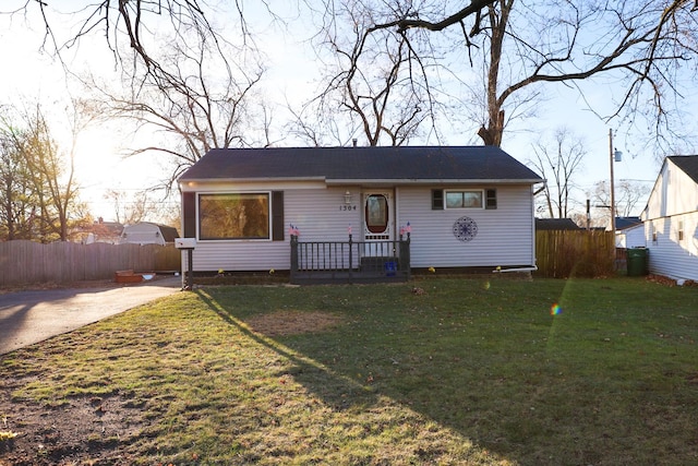 view of front of house with fence and a front lawn