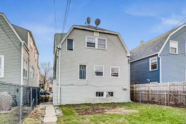 back of house featuring a yard