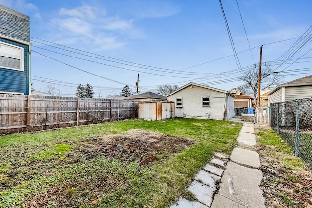 view of yard featuring a storage unit