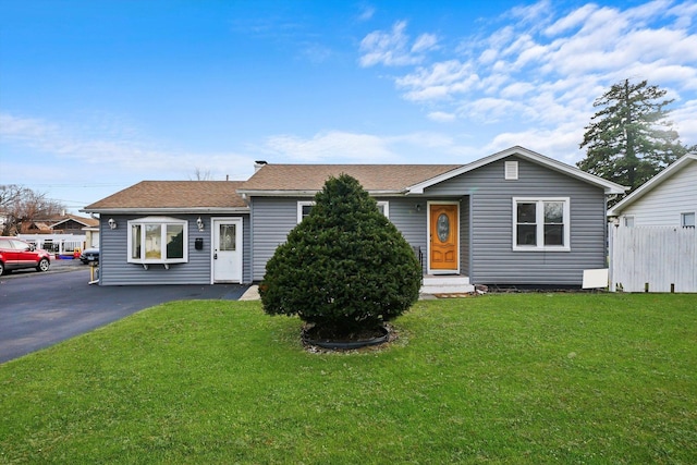 view of front of home featuring a front yard