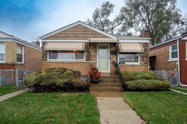 view of front of property with a front yard