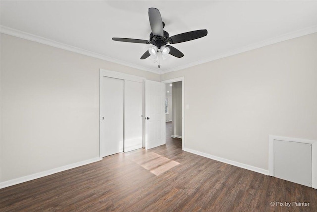 unfurnished bedroom with ceiling fan, ornamental molding, dark wood-type flooring, and a closet