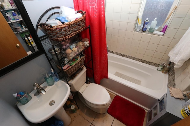 full bathroom featuring tile patterned floors, sink, shower / bath combo, and toilet