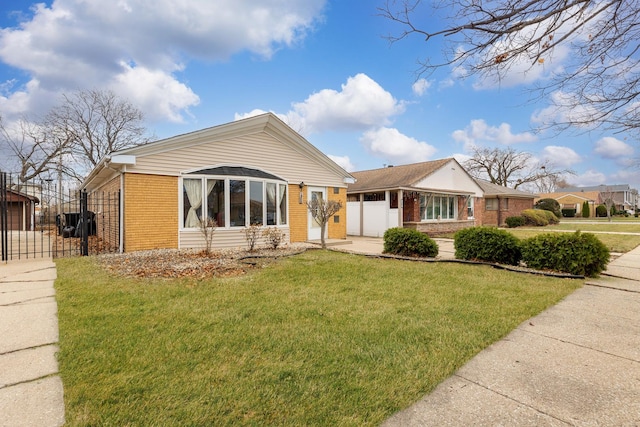 ranch-style home featuring a front lawn