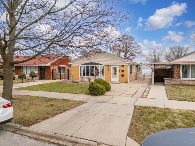 view of front of home with a front lawn