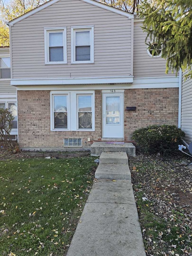 view of front of house with a front lawn