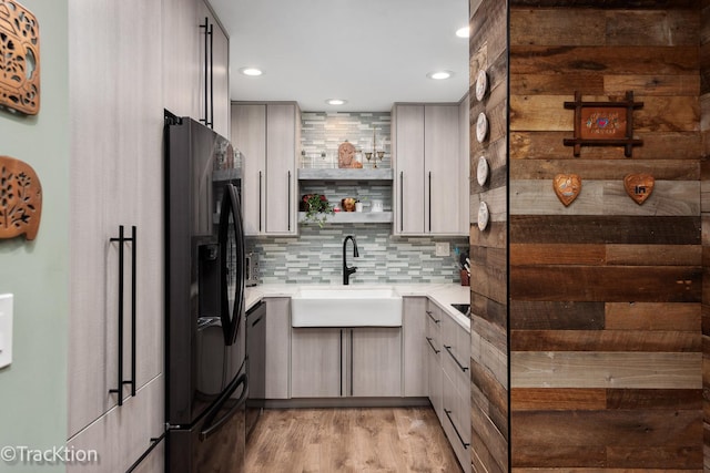 kitchen featuring backsplash, sink, light hardwood / wood-style flooring, fridge with ice dispenser, and gray cabinets