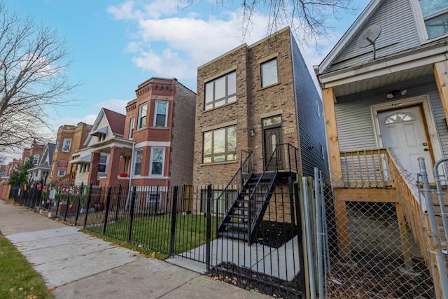 exterior space featuring a front yard