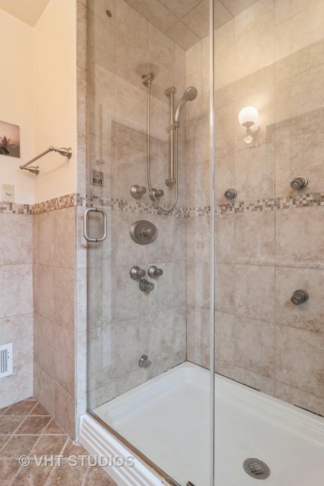 full bathroom featuring a shower stall