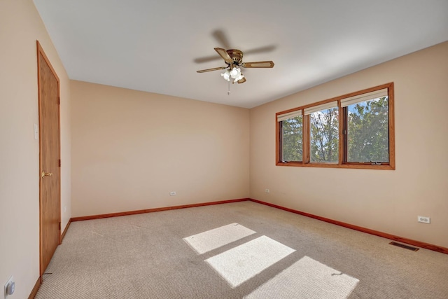 unfurnished room with light carpet and ceiling fan