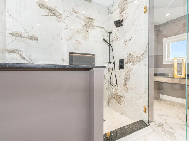 bathroom featuring a tile shower