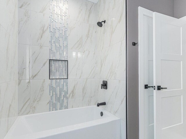 bathroom featuring tiled shower / bath combo