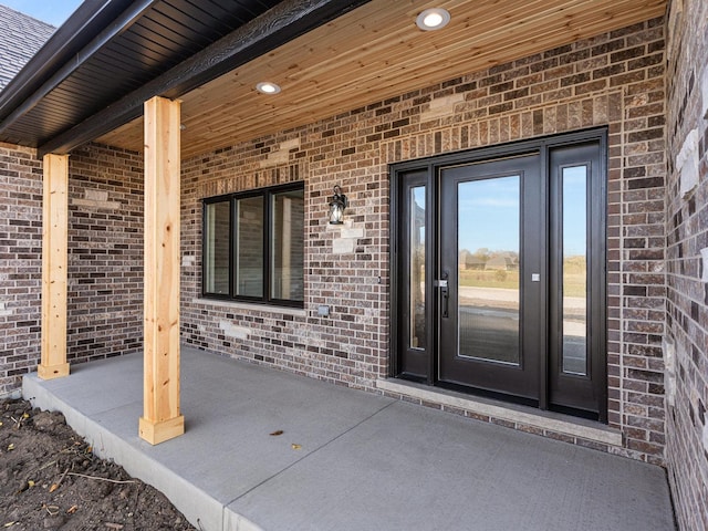 entrance to property featuring covered porch