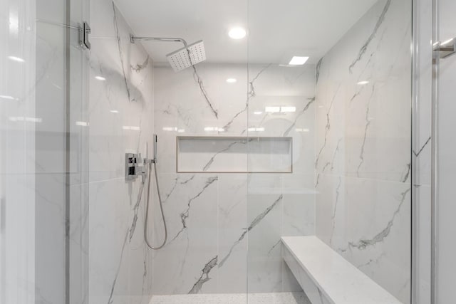 bathroom featuring a tile shower