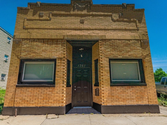 view of front facade