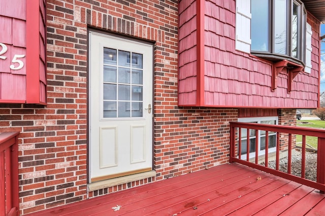 property entrance featuring a deck