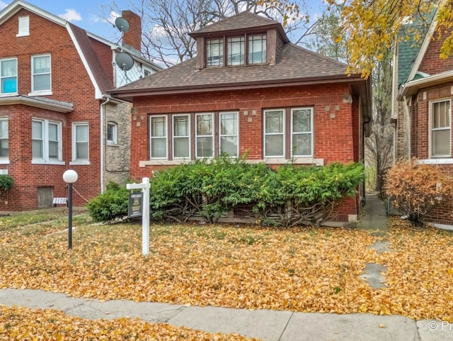 view of front facade with a front yard