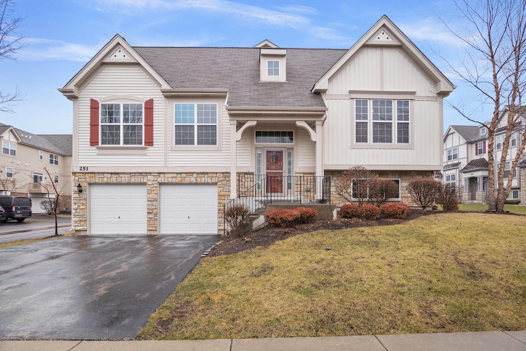 split foyer home with a garage and a front yard