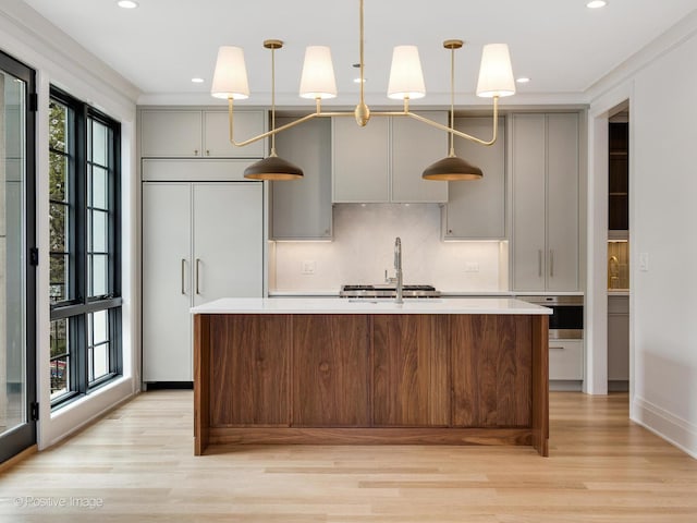 1208 W Wellington St Unit 1F, Chicago, IL 60657 - kitchen featuring light countertops, backsplash, and light wood-type flooring