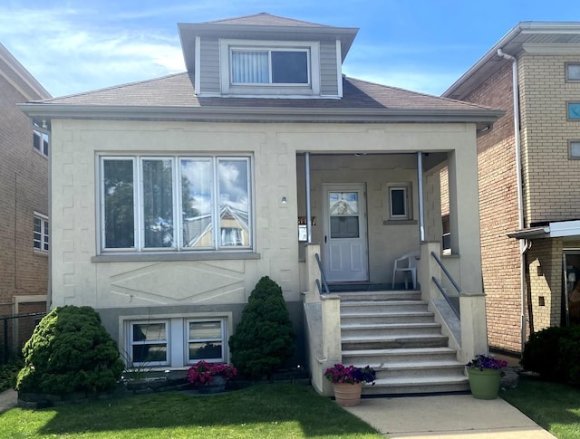 view of front facade with a front yard