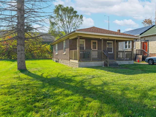 view of front facade with covered porch and a front lawn