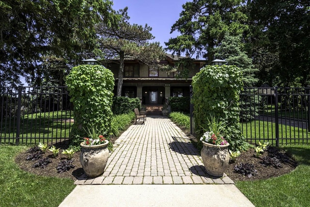 view of front of home with a front lawn