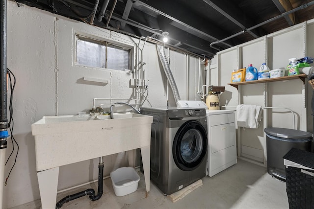 washroom with washer and clothes dryer