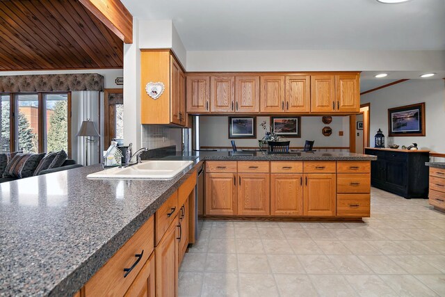 kitchen featuring tasteful backsplash and appliances with stainless steel finishes