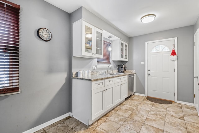 foyer entrance featuring sink