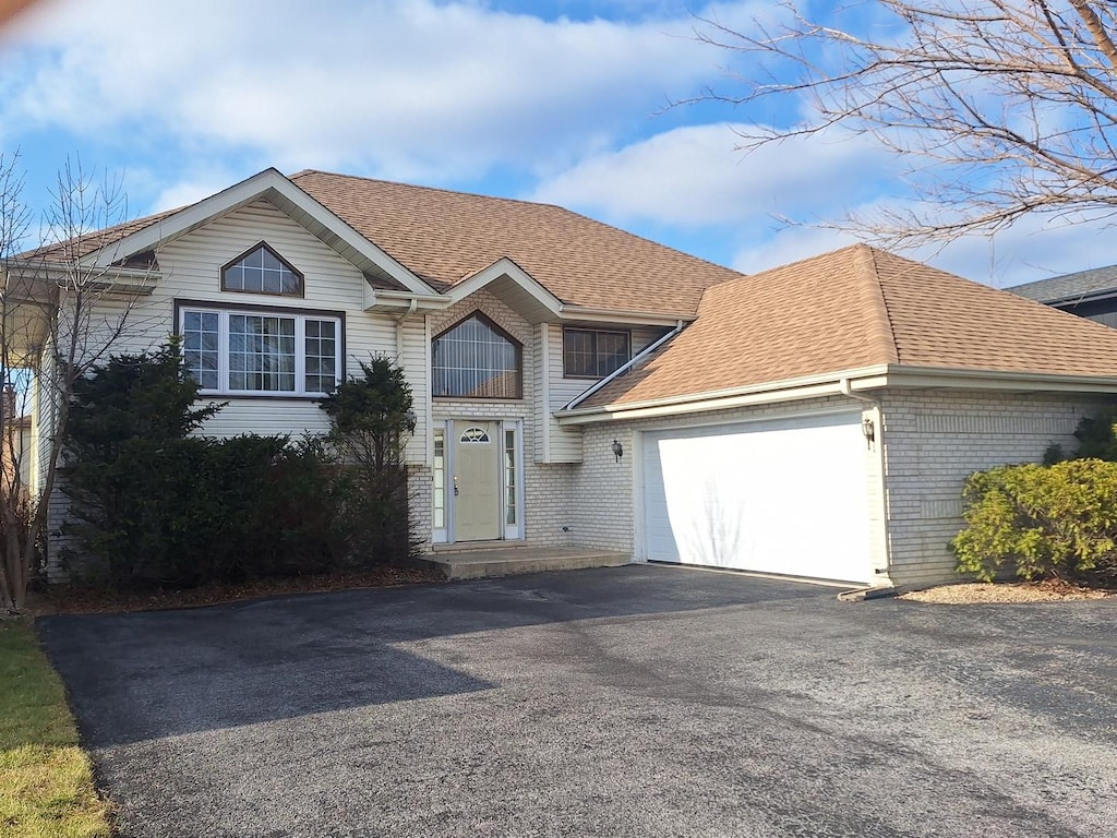 view of front facade with a garage