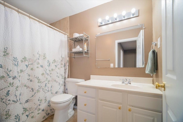 bathroom with a shower with curtain, vanity, and toilet