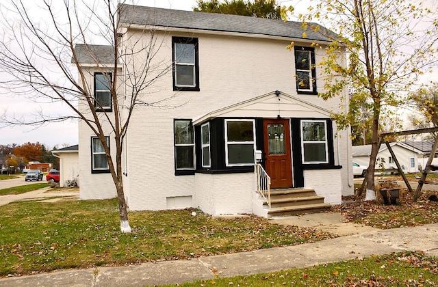 view of front of house featuring a front yard