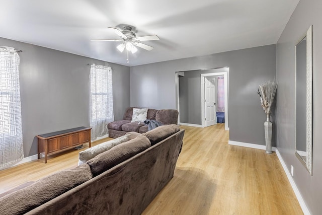 living room featuring light hardwood / wood-style floors and ceiling fan