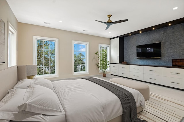 bedroom with ceiling fan