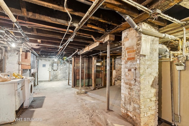 basement with washing machine and dryer