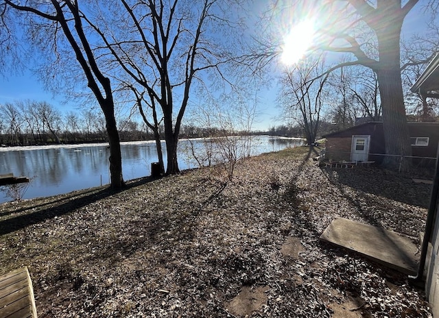 view of yard featuring a water view